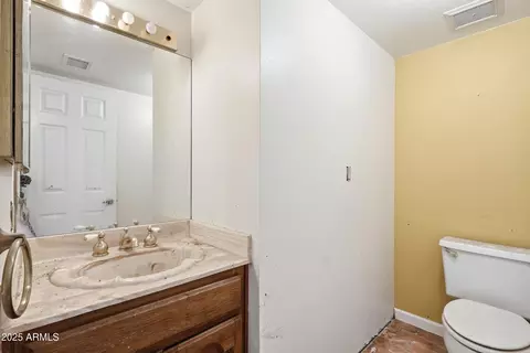 Bath - 2734 E Purdue Ave, Phoenix, AZ 85028 photo 1 of 5