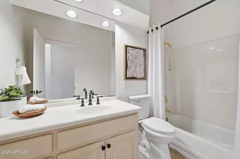Bath - 4409 E Janice Way, Phoenix, AZ 85032 photo 4 of 4