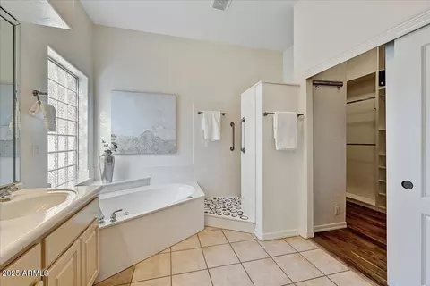 Bath - 4409 E Janice Way, Phoenix, AZ 85032 photo 2 of 4