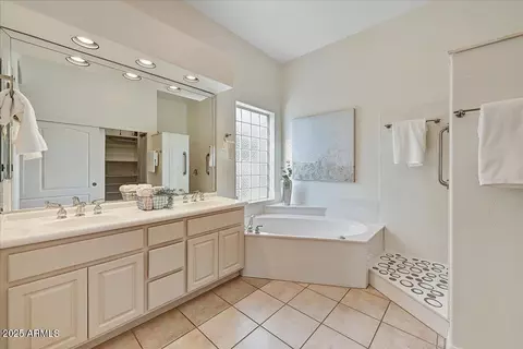 Bath - 4409 E Janice Way, Phoenix, AZ 85032 photo 1 of 4