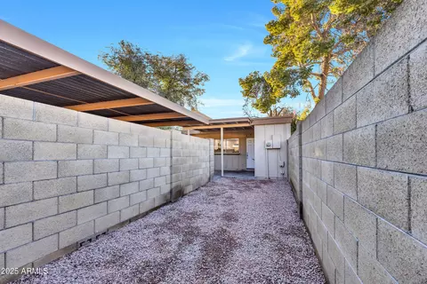 Exterior - 2128 E Dunbar Dr, Tempe, AZ 85282 photo 2 of 5
