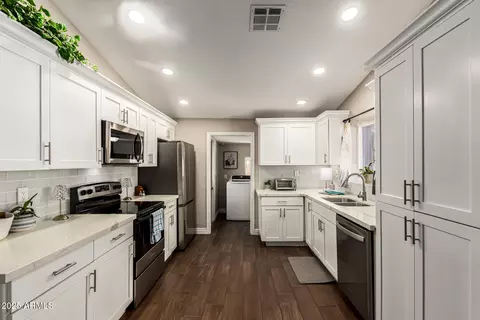 Kitchen - 1409 E Cortez St, Phoenix, AZ 85020 photo 1 of 3