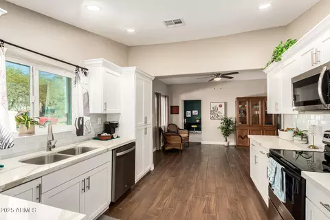 Kitchen - 1409 E Cortez St, Phoenix, AZ 85020 photo 3 of 3
