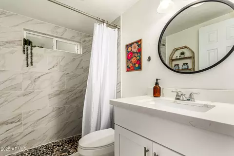 Bath - 1409 E Cortez St, Phoenix, AZ 85020 photo 1 of 1