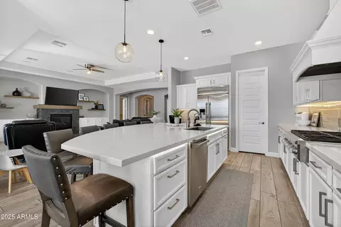Kitchen - 3157 E La Costa Ct, Gilbert, AZ 85298 photo 6 of 7