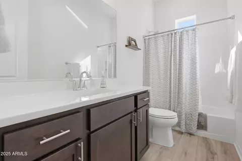 Bath - 2142 W Hide Trl, Phoenix, AZ 85085 photo 3 of 3