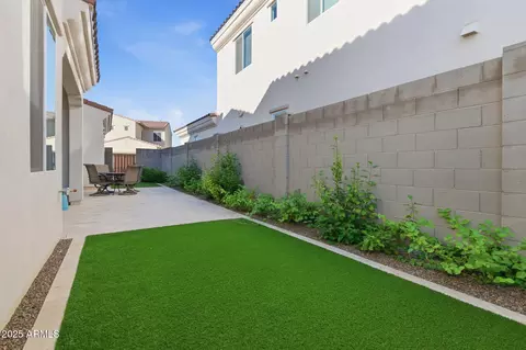 Exterior - 2142 W Hide Trl, Phoenix, AZ 85085 photo 4 of 10