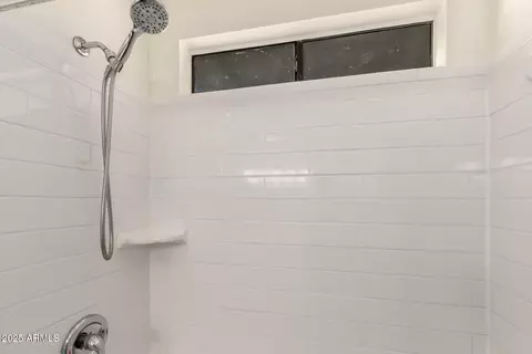 Bath - 3113 E Libby St, Phoenix, AZ 85032 photo 3 of 4
