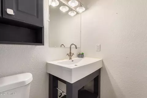 Bath - 3113 E Libby St, Phoenix, AZ 85032 photo 1 of 4
