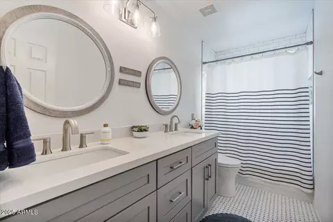 Bath - 14879 S 43rd Pl, Phoenix, AZ 85044 photo 4 of 5