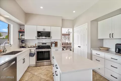 Kitchen - 14879 S 43rd Pl, Phoenix, AZ 85044 photo 1 of 5