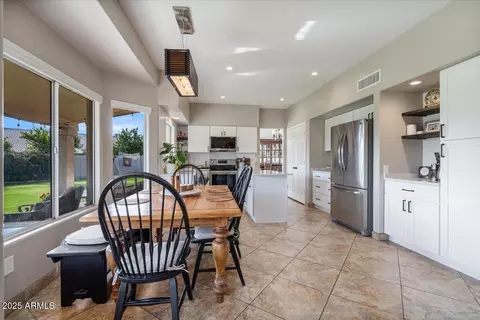 Kitchen - 14879 S 43rd Pl, Phoenix, AZ 85044 photo 3 of 5