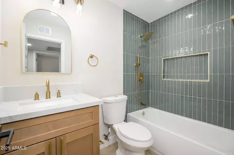 Bath - 4760 E Moreland St, Phoenix, AZ 85008 photo 1 of 1