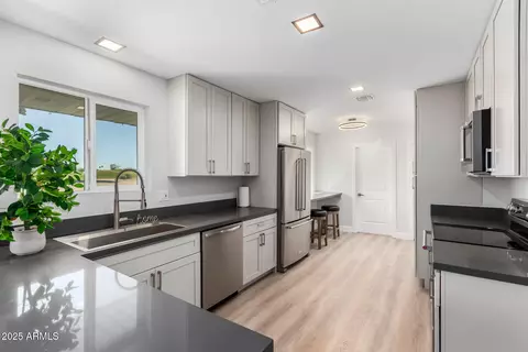 10544 W Prairie Hills Cir, Sun City, AZ 85351