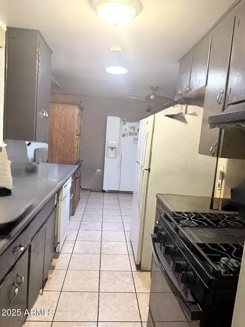 Kitchen - 3142 W Marshall Ave W, Phoenix, AZ 85017 photo 2 of 2