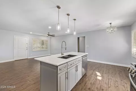 2439 E Minnezona Ave, Phoenix, AZ 85016 photo 5