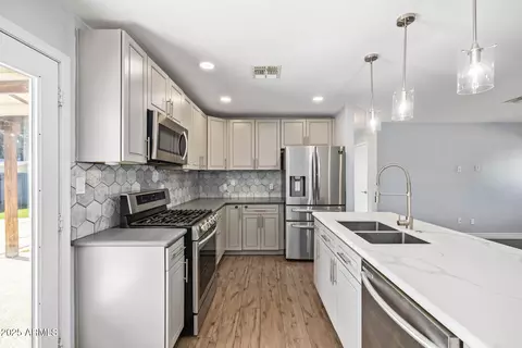 2439 E Minnezona Ave, Phoenix, AZ 85016 photo 3