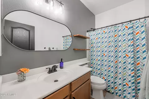 Bath - 4146 E Vest Ave, Gilbert, AZ 85295 photo 2 of 4
