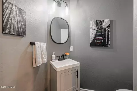 Bath - 4146 E Vest Ave, Gilbert, AZ 85295 photo 1 of 4