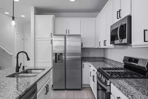 Kitchen - 8250 E Inverness Ave, Mesa, AZ 85209 photo 2 of 2
