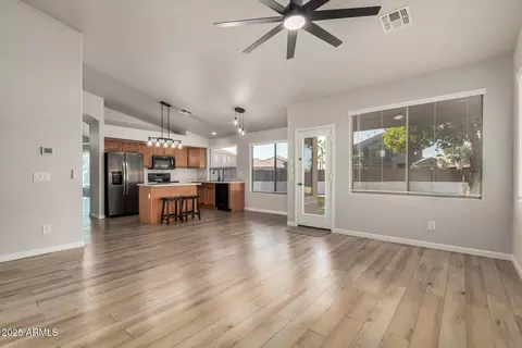 42652 W Bunker Dr, Maricopa, AZ 85138