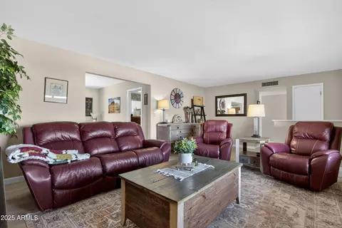 649 N 61st Pl, Mesa, AZ 85205