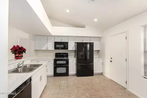 Kitchen - 2702 E Cathedral Rock Dr, Phoenix, AZ 85048 photo 3 of 3