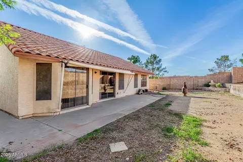 Exterior - 2702 E Cathedral Rock Dr, Phoenix, AZ 85048 photo 4 of 8