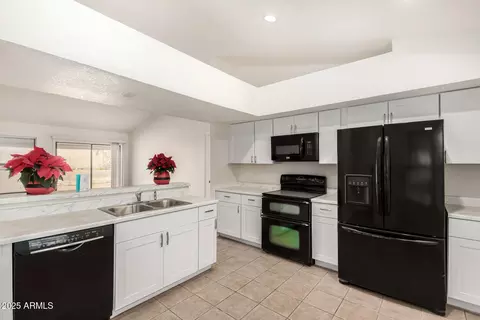 Kitchen - 2702 E Cathedral Rock Dr, Phoenix, AZ 85048 photo 1 of 3