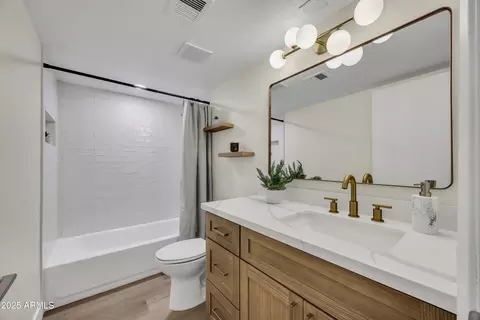 Bath - 1180 E Belmont Ave, Phoenix, AZ 85020 photo 2 of 2