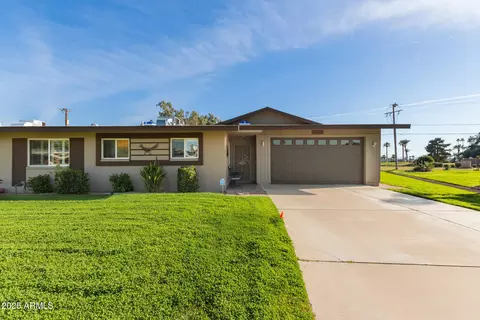10027 W Lakeview Cir S, Sun City, AZ 85351