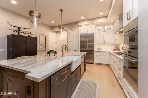 Kitchen - 5250 E Deer Valley Dr #304, Phoenix, AZ 85054 photo 2 of 5