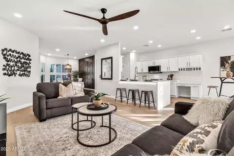 6082 S Bedford Pl, Chandler, AZ 85249