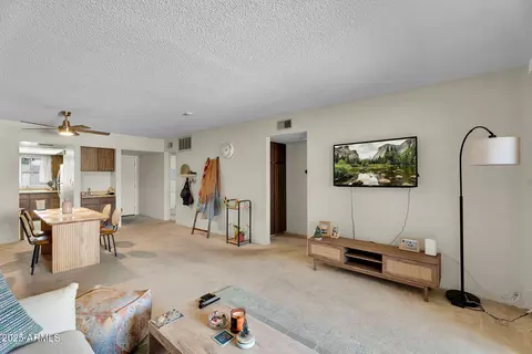 10828 N Biltmore Dr #223, Phoenix, AZ 85029