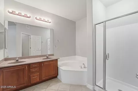 Bath - 5450 E Deer Valley Dr #2024, Phoenix, AZ 85054 photo 2 of 3