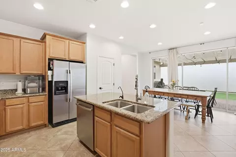 Kitchen - 4495 E Woodside Way, Gilbert, AZ 85297 photo 4 of 8