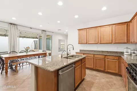 Kitchen - 4495 E Woodside Way, Gilbert, AZ 85297 photo 5 of 8