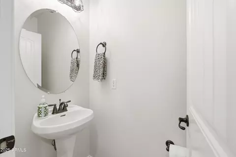 Bath - 4495 E Woodside Way, Gilbert, AZ 85297 photo 3 of 3