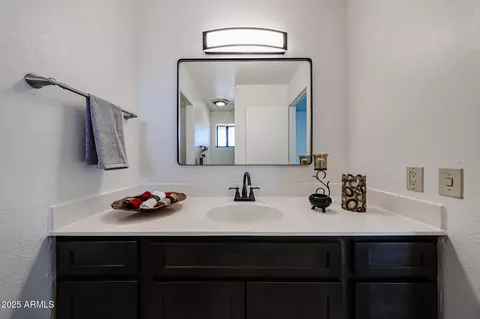 Bath - 26 E Palo Verde St, Gilbert, AZ 85296 photo 2 of 4