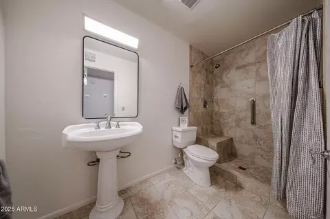 Bath - 26 E Palo Verde St, Gilbert, AZ 85296 photo 1 of 4