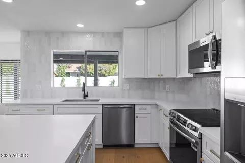 Kitchen - 2654 E Kenwood St, Mesa, AZ 85213 photo 3 of 4