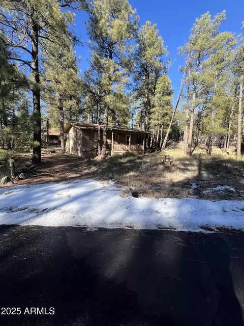 800 E Reindeer Dr, Munds Park, AZ 86017