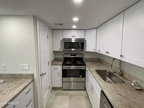 Kitchen - 4757 E Belleview St, Phoenix, AZ 85008 photo 3 of 4