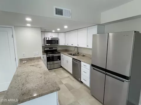 Kitchen - 4757 E Belleview St, Phoenix, AZ 85008 photo 2 of 4