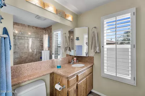 Bath - 4801 Euclid Ave #3, Phoenix, AZ 85044 photo 1 of 3