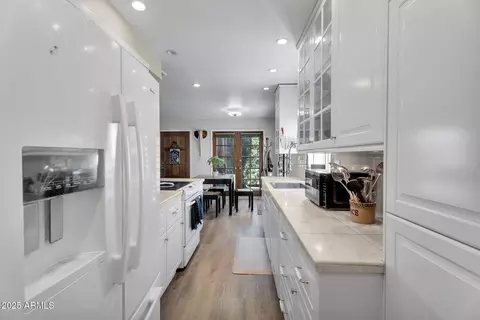 Kitchen - 4801 Euclid Ave #3, Phoenix, AZ 85044 photo 4 of 4