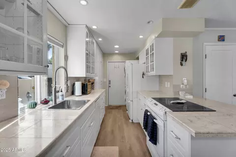 Kitchen - 4801 Euclid Ave #3, Phoenix, AZ 85044 photo 1 of 4