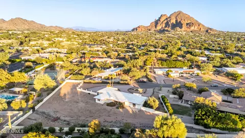5824 N 37th Place — flat acre lot