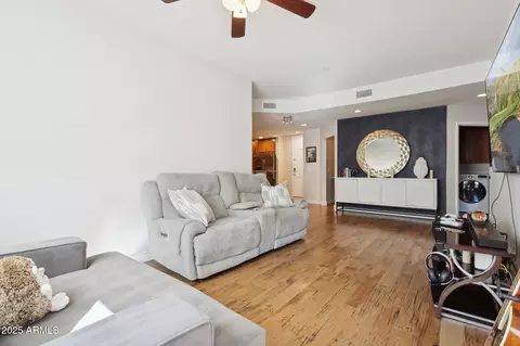 Living - 5350 E Deer Valley Dr #4267, Phoenix, AZ 85054 photo 2 of 5