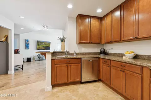 Kitchen - 5350 E Deer Valley Dr #4267, Phoenix, AZ 85054 photo 4 of 5
